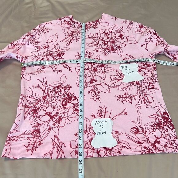 Basic edition size XL pink with red flowers button front cardigan GUC - Picture 8 of 8